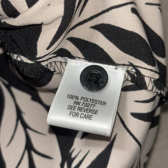 Dana Buchman Womens Short Sleeve Button Top XL Black Beige Leaf Pattern Flowy - Picture 4 of 7